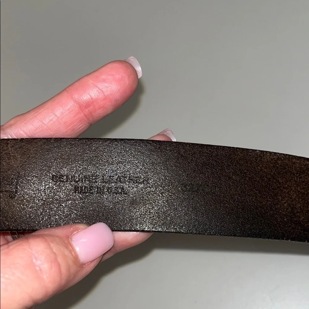 Levi’s dark brown Leather Belt preowned size 32/ silver tone buckle